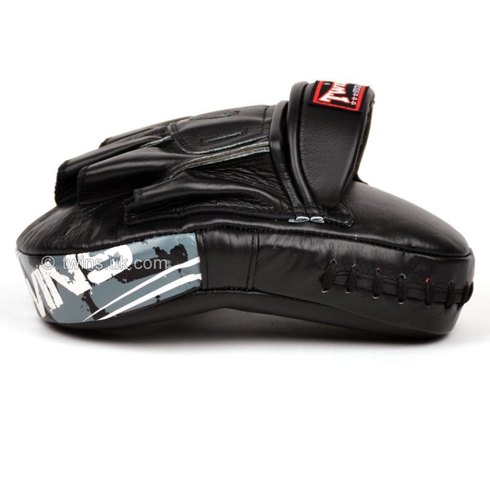 Twins Deluxe Curved Focus Mitts-8858702265621-FEUK