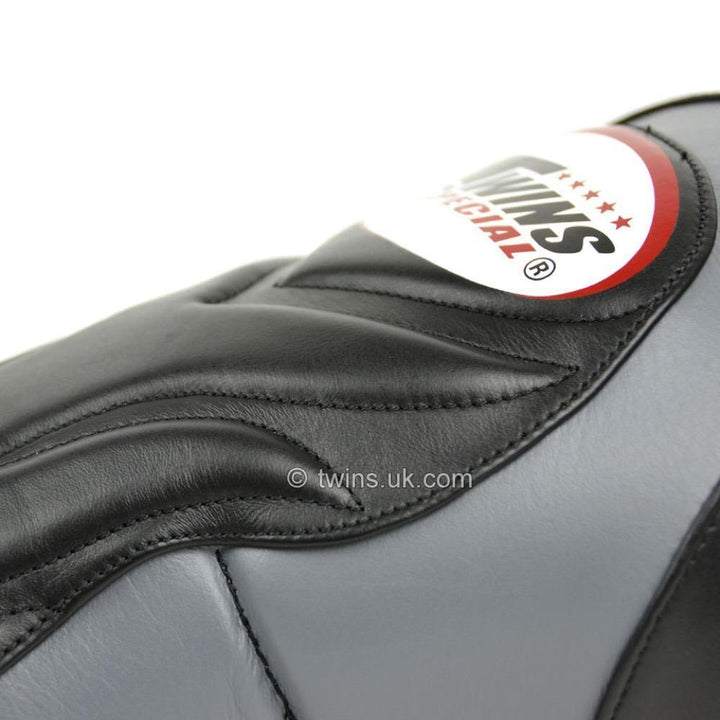 Twins Deluxe Sparring Gloves - Black-FEUK