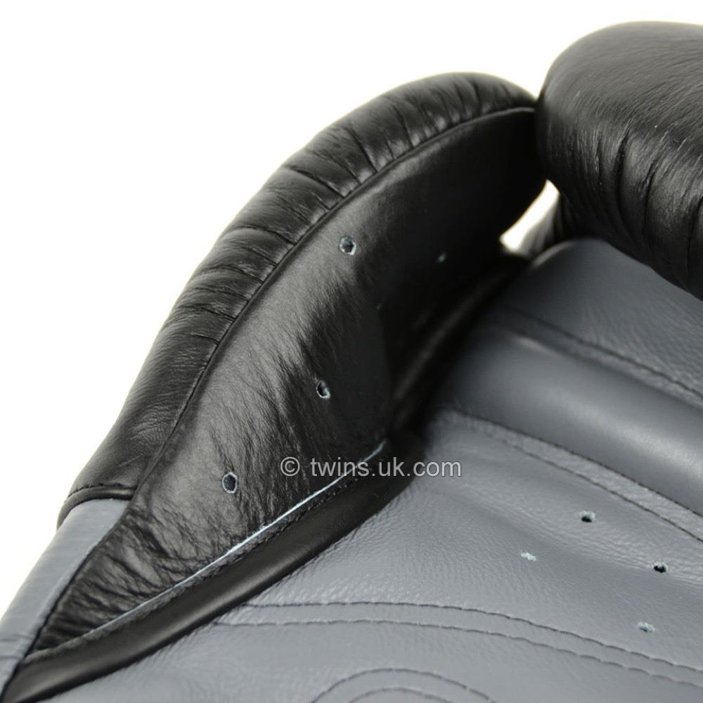 Twins Deluxe Sparring Gloves - Black-FEUK